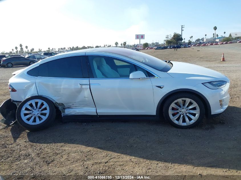 2018 Tesla Model X 100D/75D/P100D VIN: 5YJXCBE49JF091270 Lot: 41086785