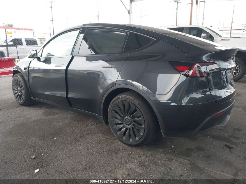 2025 Tesla Model Y Long Range Dual Motor All-Wheel Drive VIN: 7SAYGAEE5SF247580 Lot: 41092127