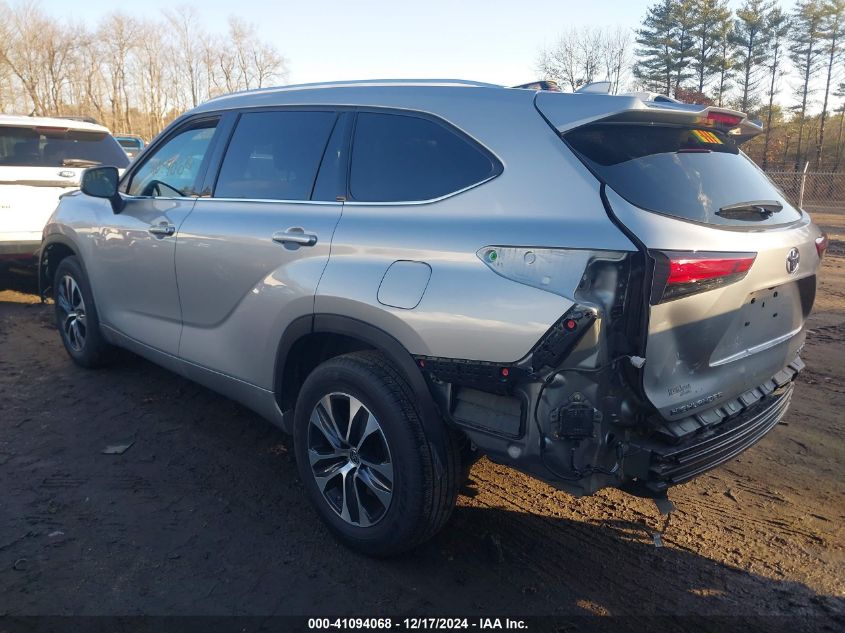 VIN 5TDGZRBH7MS157426 2021 Toyota Highlander, Xle no.3