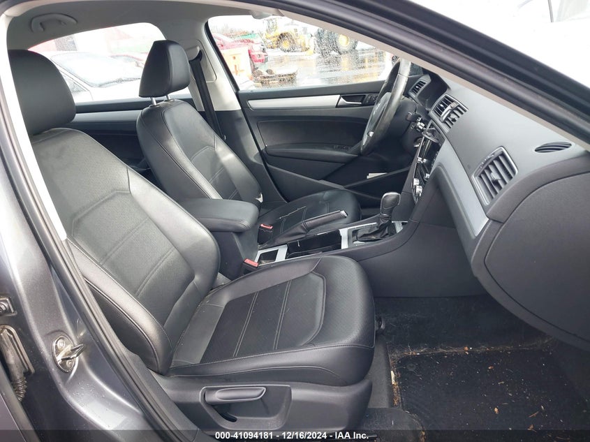 2012 VOLKSWAGEN PASSAT VIN: 1VWBP7A37CC092150