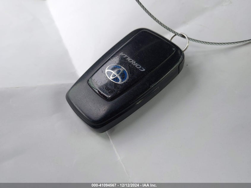 2022 TOYOTA COROLLA VIN: JTDEAMDE9NJ042300