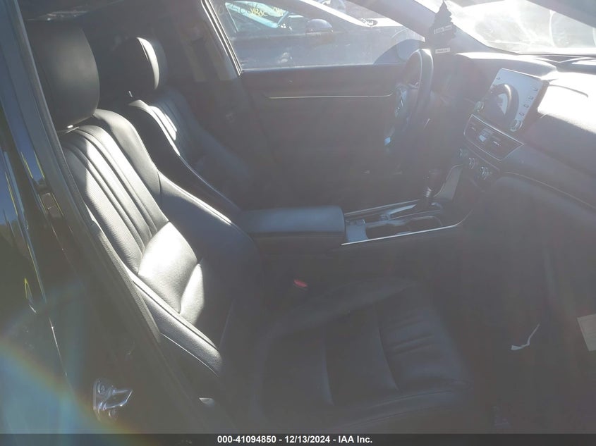 2018 HONDA ACCORD VIN: 1HGCV1F90JA087132