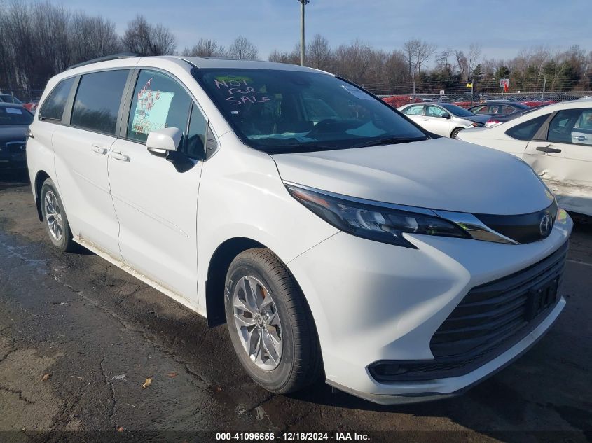 2024 Toyota Sienna, LE