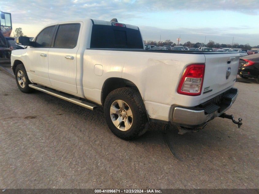 Vin: 1c6srfmt6ln199303, lot: 41586790, ram 1500 big horn  4x4 6'4 box 20203