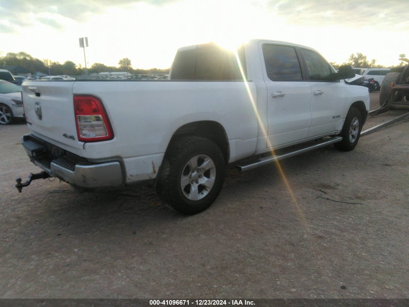 Vin: 1c6srfmt6ln199303, lot: 41586790, ram 1500 big horn  4x4 6'4 box 20204