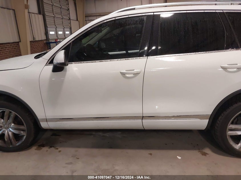 2013 VOLKSWAGEN TOUAREG VR6 EXECUTIVE - WVGEF9BPXDD000861