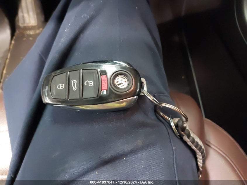 2013 VOLKSWAGEN TOUAREG VR6 EXECUTIVE - WVGEF9BPXDD000861