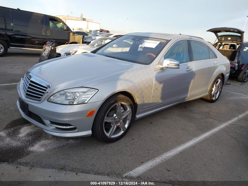 2010 MERCEDES-BENZ S 550 VIN: WDDNG7BB8AA332181