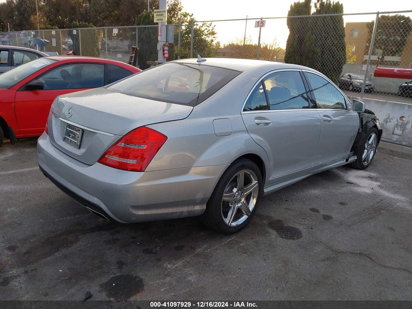 2010 MERCEDES-BENZ S 550 VIN: WDDNG7BB8AA332181