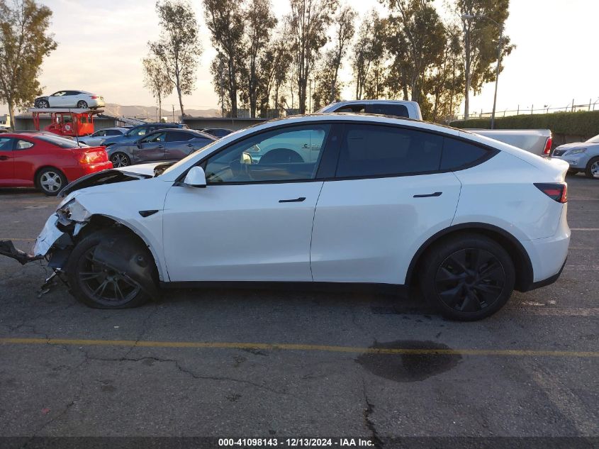 2024 Tesla Model Y Long Range Dual Motor All-Wheel Drive/Rwd VIN: 7SAYGDED0RF151617 Lot: 41098143