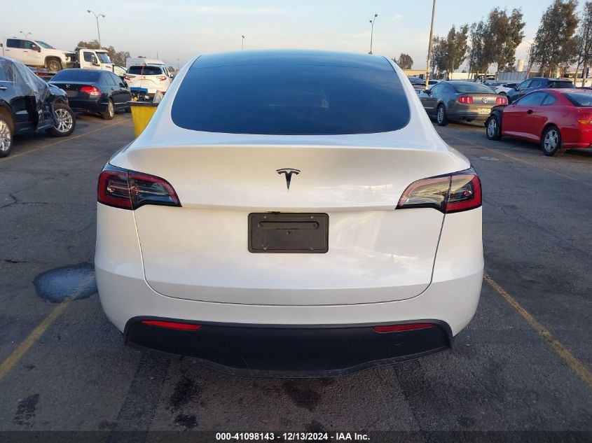 2024 Tesla Model Y Long Range Dual Motor All-Wheel Drive/Rwd VIN: 7SAYGDED0RF151617 Lot: 41098143