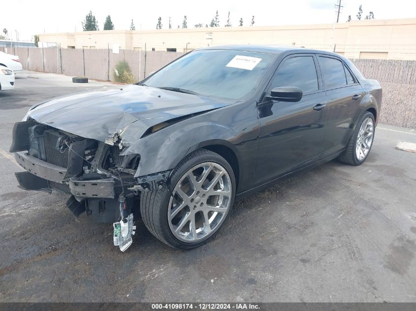 VIN 2C3CCABG6JH313964 2018 Chrysler 300, 300S no.2