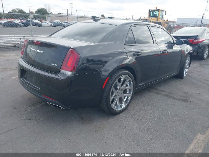 VIN 2C3CCABG6JH313964 2018 Chrysler 300, 300S no.4