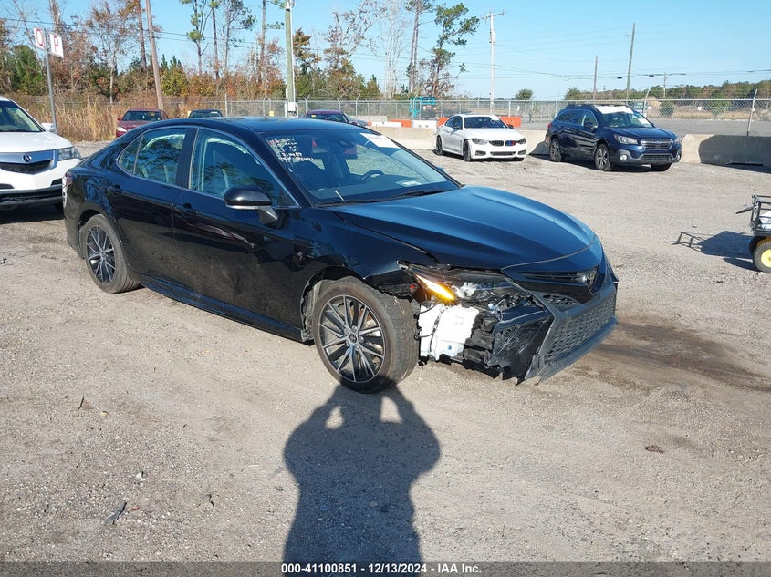 TOYOTA CAMRY SE 2023