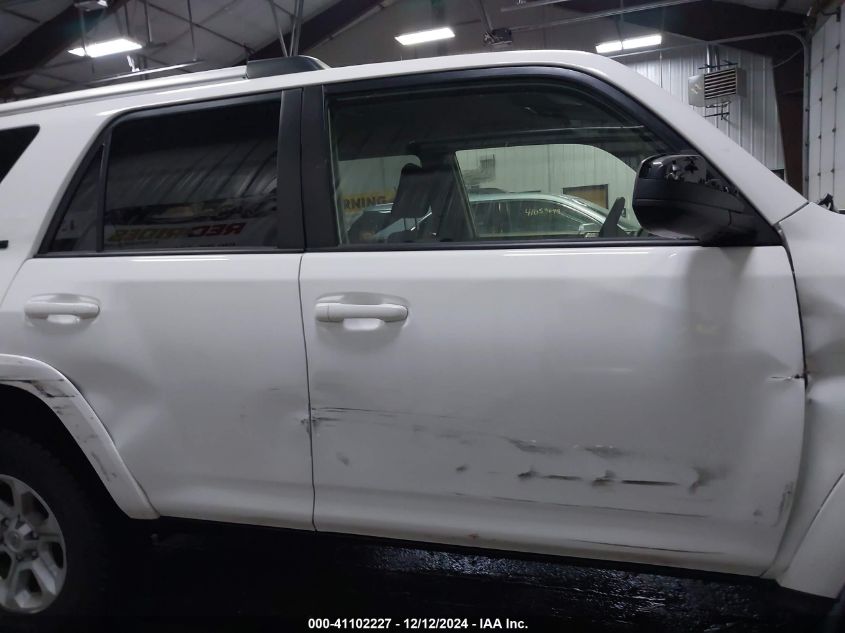 VIN JTEBU5JR0K5721542 2019 TOYOTA 4RUNNER no.18