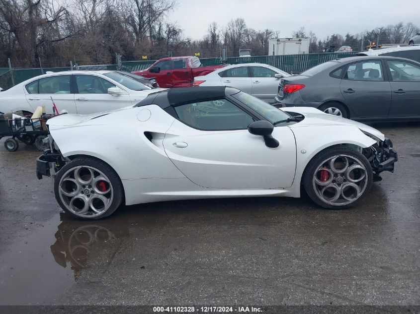 VIN ZARBAAB42JM282475 2018 Alfa Romeo 4c Spider no.14