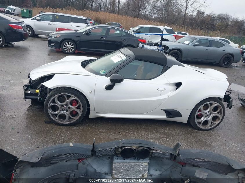 VIN ZARBAAB42JM282475 2018 Alfa Romeo 4c Spider no.15