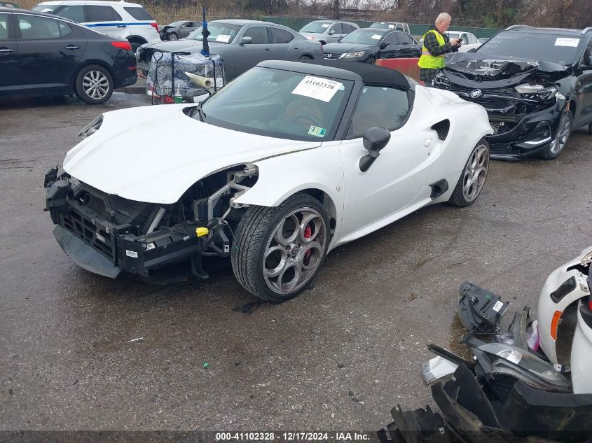 VIN ZARBAAB42JM282475 2018 Alfa Romeo 4c Spider no.2