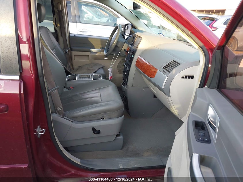 2008 CHRYSLER TOWN & COUNTRY VIN: 2A8HR54P58R691677