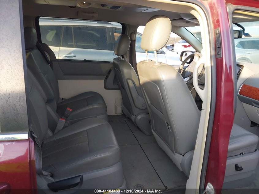 2008 CHRYSLER TOWN & COUNTRY VIN: 2A8HR54P58R691677