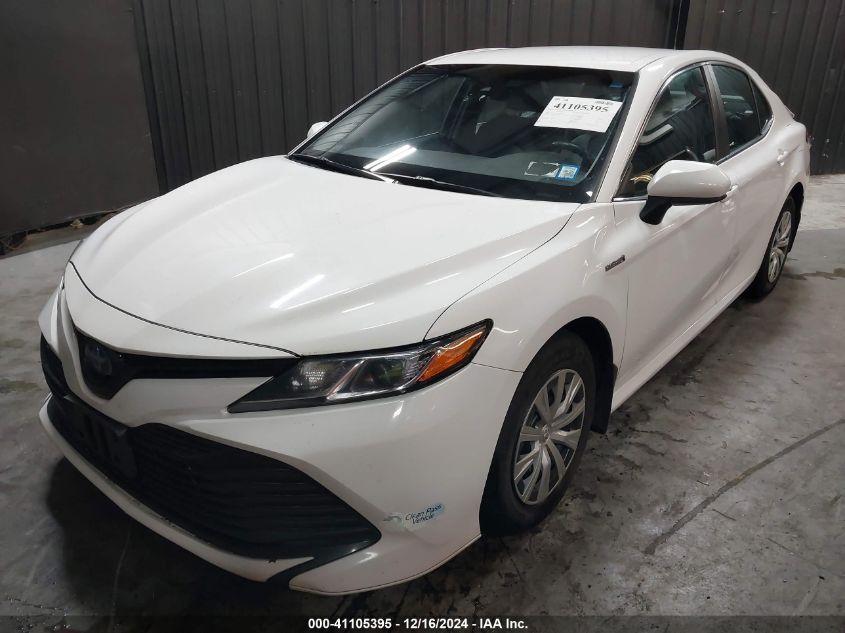 VIN 4T1B31HK2JU504390 2018 Toyota Camry, Hybrid LE no.2