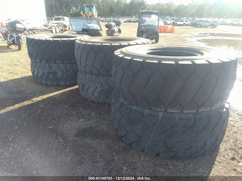 1900 LOADER TIRES 20.5 R25