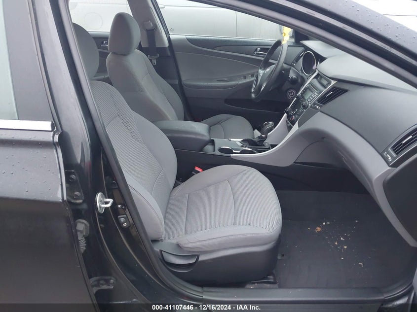 2011 HYUNDAI SONATA VIN: 5NPEB4AC5BH086931