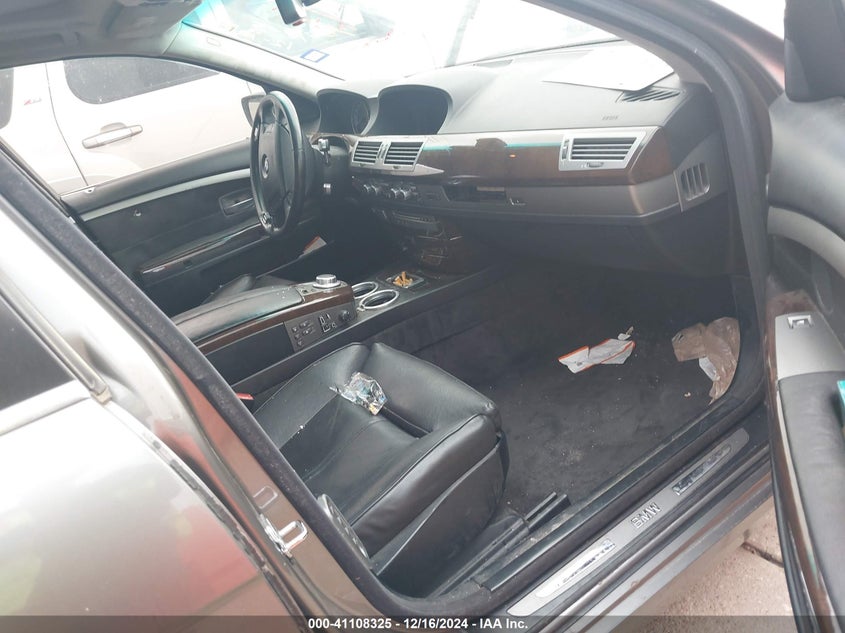 2008 BMW 750 VIN: WBAHN835X8DT81190