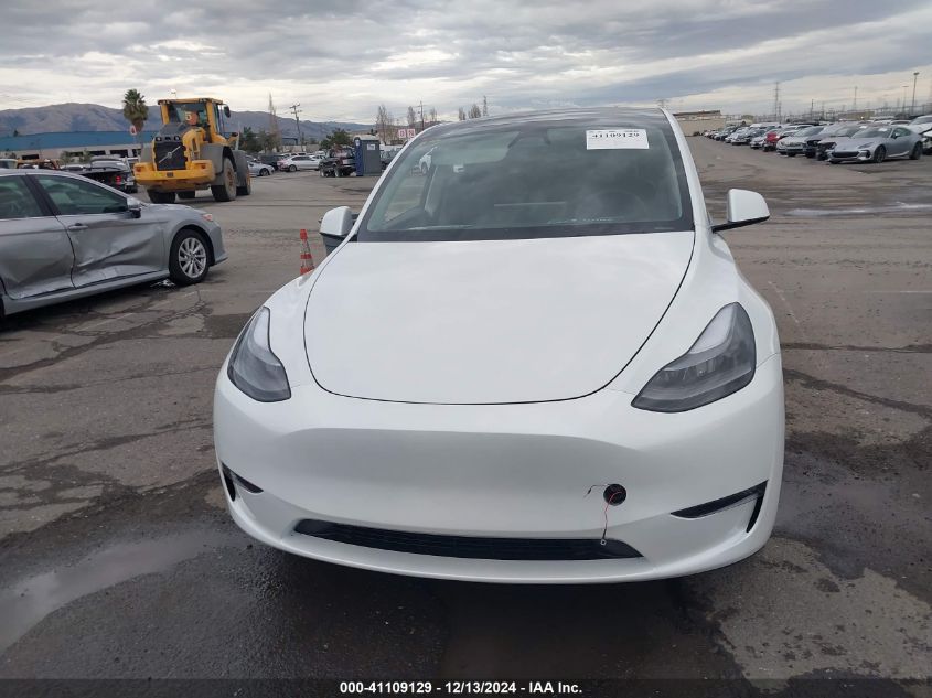 2024 Tesla Model Y Long Range Dual Motor All-Wheel Drive VIN: 7SAYGDEE2RF067730 Lot: 41109129