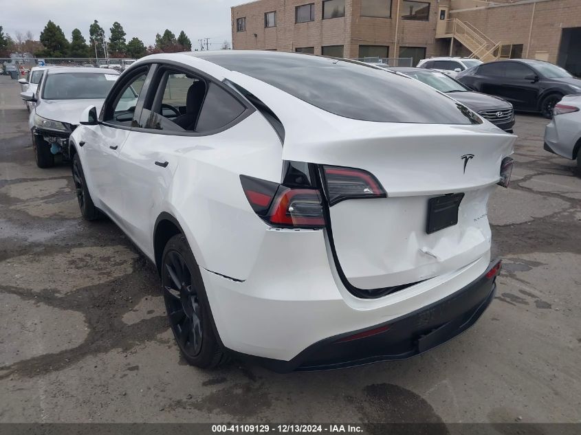 2024 Tesla Model Y Long Range Dual Motor All-Wheel Drive VIN: 7SAYGDEE2RF067730 Lot: 41109129