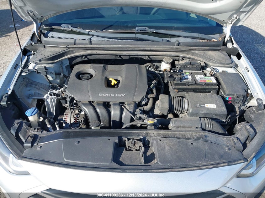 2017 HYUNDAI ELANTRA VIN: 5NPD74LFXHH139636