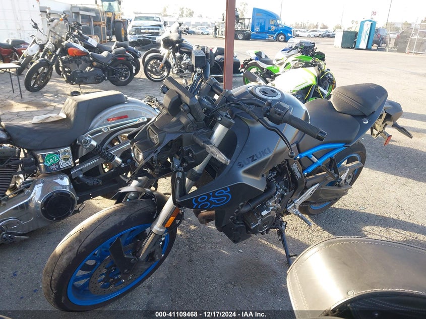 2024 SUZUKI GSX800 R - JS1EM11B1R7100185