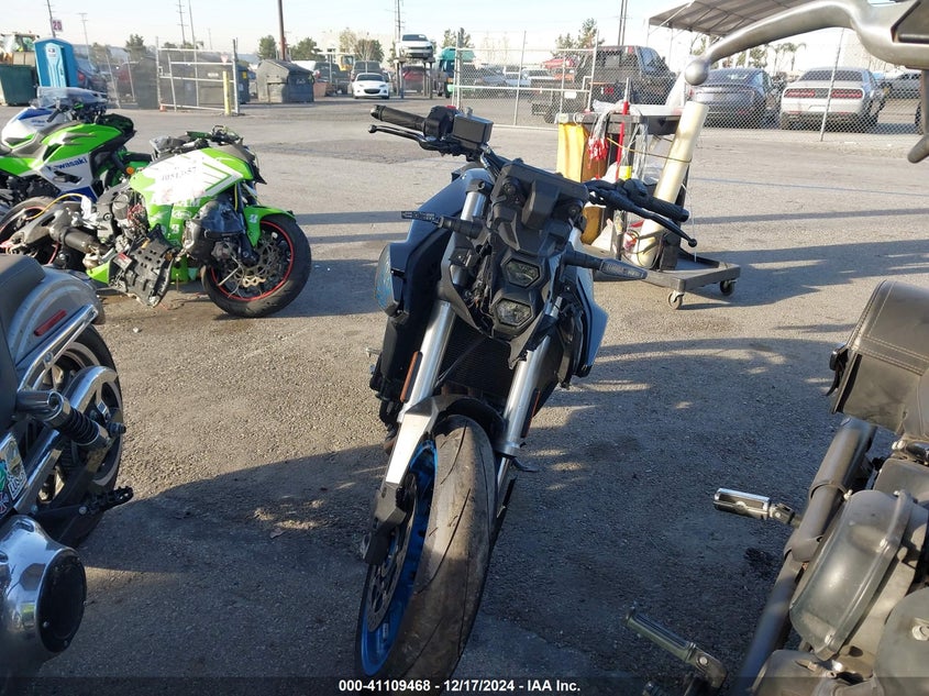 2024 SUZUKI GSX800 R - JS1EM11B1R7100185