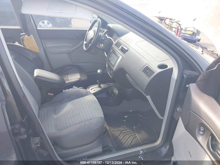 2006 FORD FOCUS VIN: 1FAHP34N46W120630