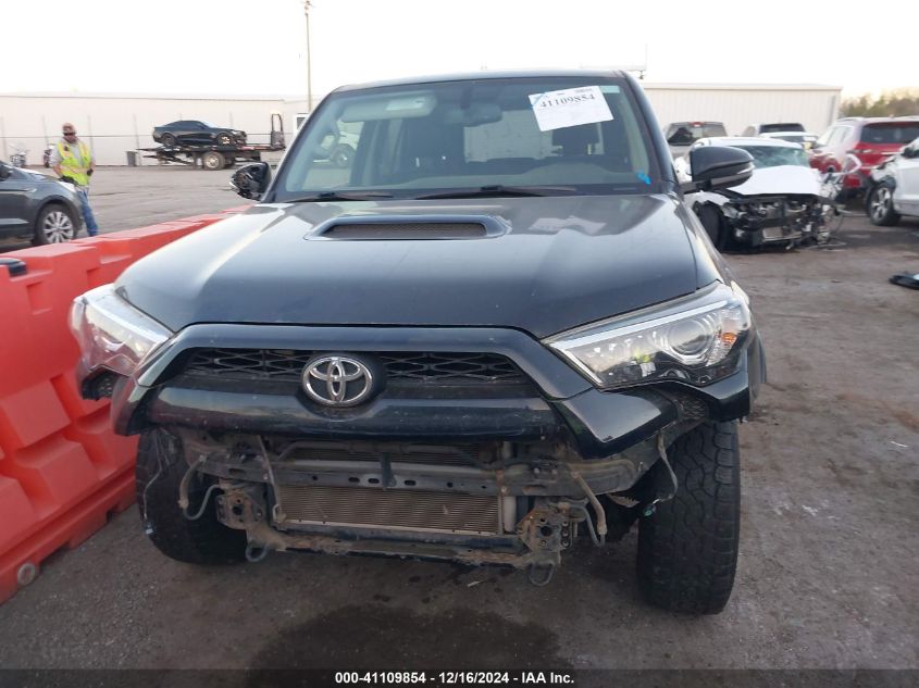 VIN JTEBU5JR4J5547568 2018 TOYOTA 4RUNNER no.12