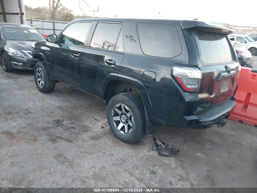 VIN JTEBU5JR4J5547568 2018 TOYOTA 4RUNNER no.3