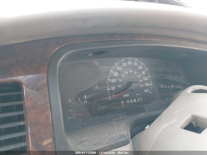 2002 Lincoln Town Car Cartier VIN: 1LNHM83W22Y671238 Lot: 43819176