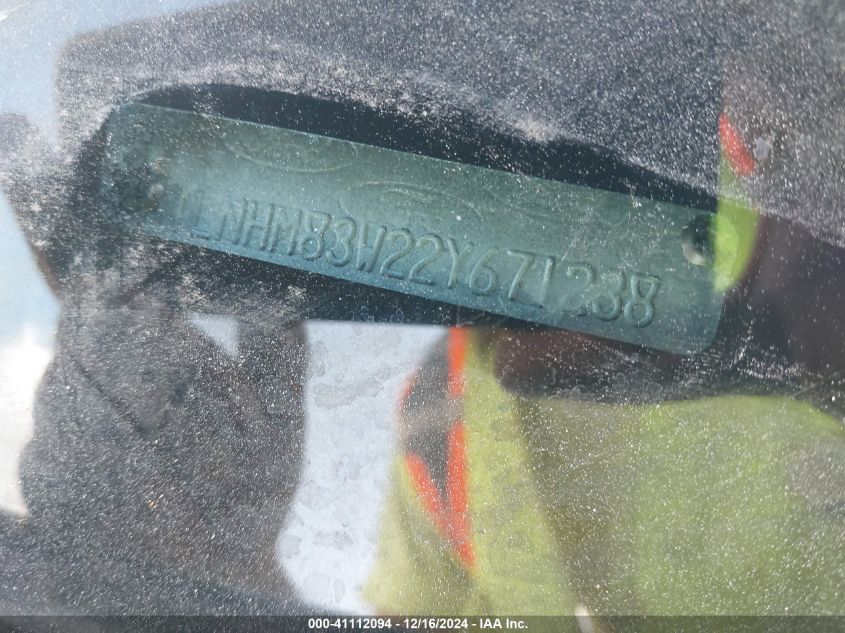 2002 Lincoln Town Car Cartier VIN: 1LNHM83W22Y671238 Lot: 43819176