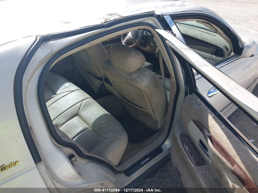 2002 Lincoln Town Car Cartier VIN: 1LNHM83W22Y671238 Lot: 43819176