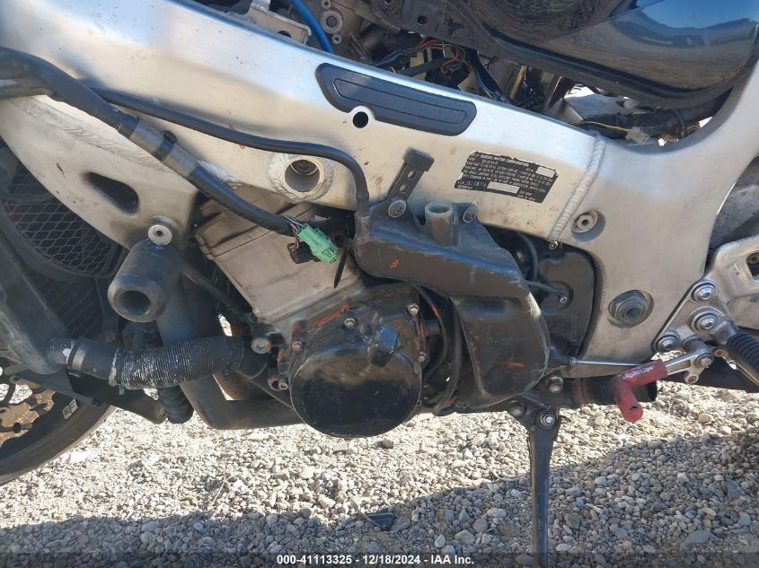 2000 SUZUKI GSX1300 R JS1GW71A9Y2107250