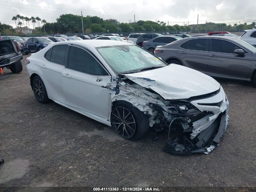 2021 Toyota Camry, SE