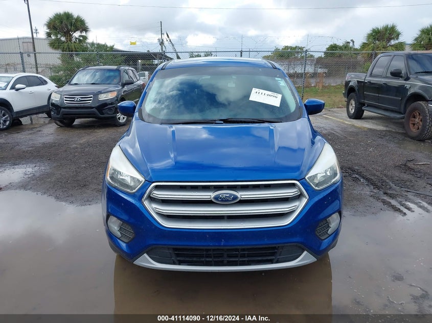 VIN 1FMCU0GD5HUA89008 2017 FORD ESCAPE SE