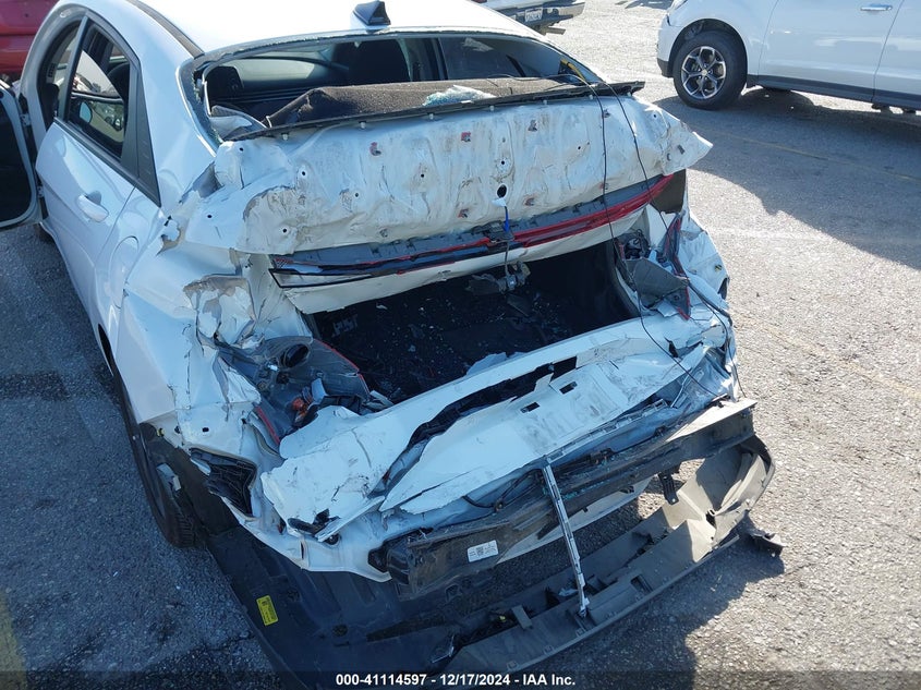 2022 HYUNDAI ELANTRA VIN: 5NPLM4AG1NH067026