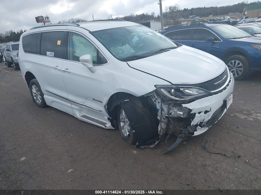 Vin: 2c4rc1bg8jr316994, lot: 41604800, chrysler pacifica touring l 2018 img_1