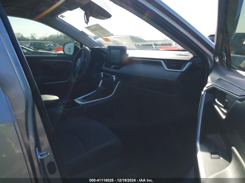 2019 TOYOTA RAV4 LE - JTMH1RFV8KD009161