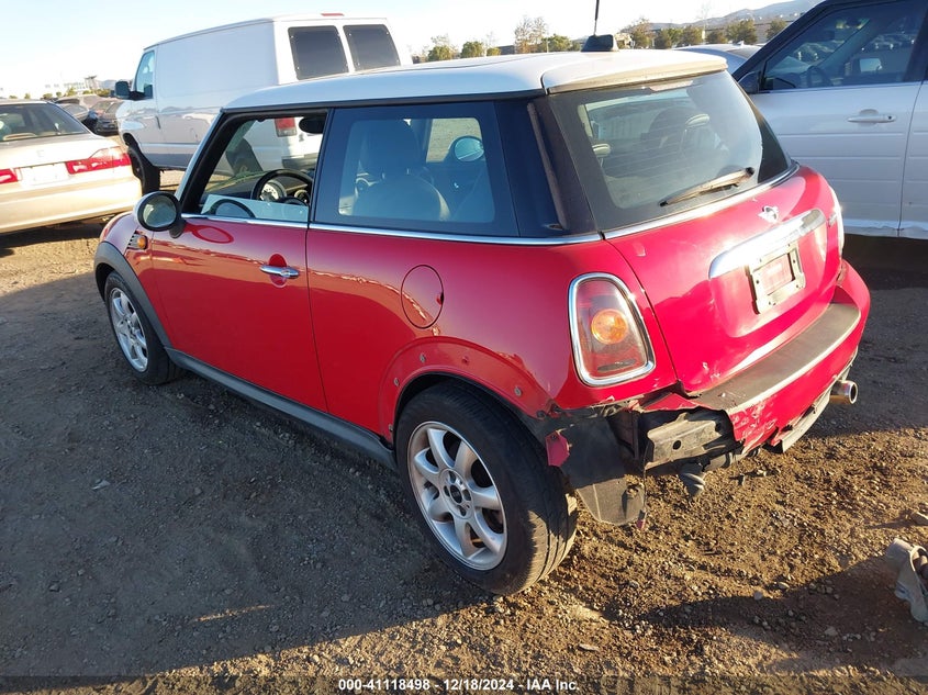 2007 MINI COOPER VIN: WMWMF33557TT57821