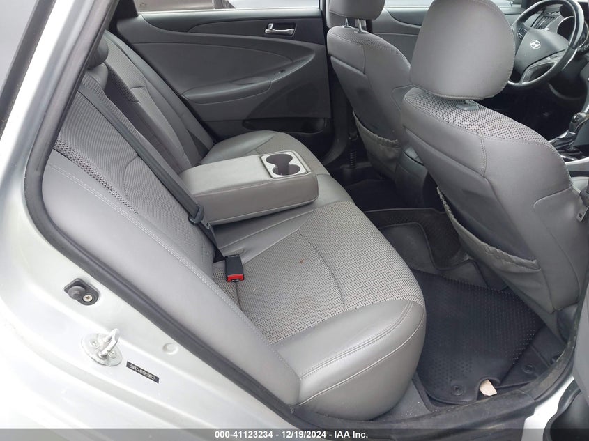 2011 HYUNDAI SONATA VIN: 5NPEC4AB1BH206227