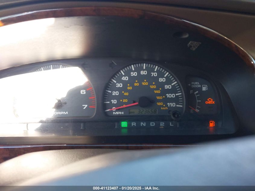 2000 Toyota 4Runner Limited V6 VIN: JT3GN87R5Y0144016 Lot: 41123407