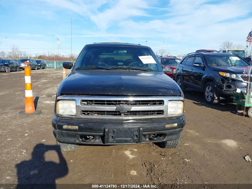 1996 Chevrolet Blazer VIN: 1GNDT13W1T2217703 Lot: 41124793