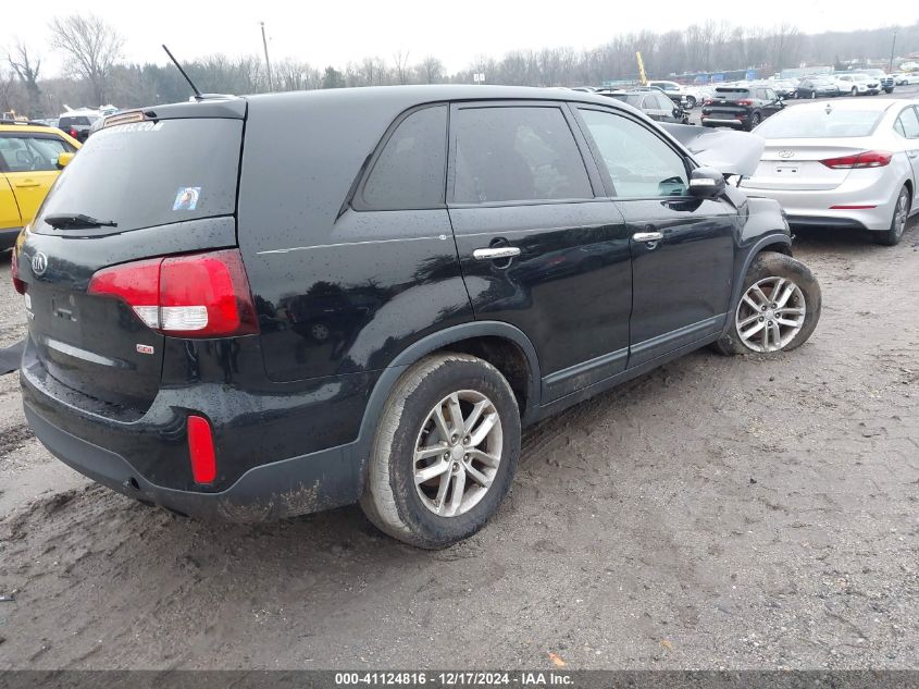 VIN 5XYKT3A6XFG627957 2015 KIA Sorento, LX no.4